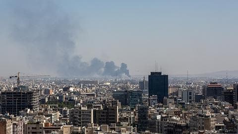 伊朗领空关闭事件升级：民航局宣布所有飞机将改为走路