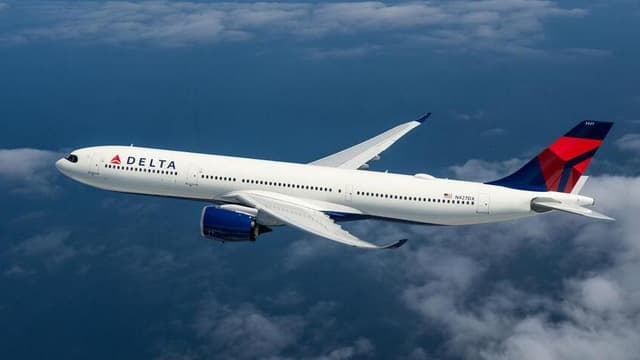 便携式电池引发飞机紧急降落事件凸显航空业对旅客安全的重视