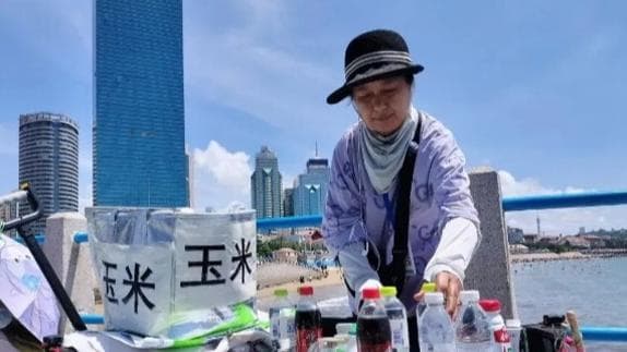 58岁玉米阿姨英勇救人背后：无私的力量让我们反思社会