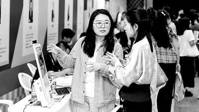 高校毕业生就业服务“不断线”：一个值得深思的现象