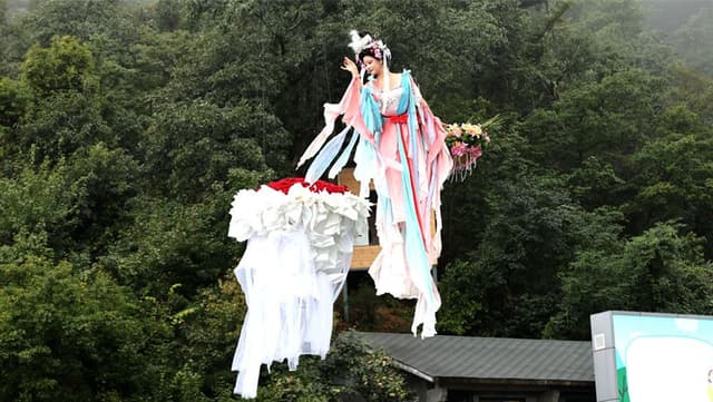 专家：七夕“天女散花”背后蕴含着深刻的经济学意义