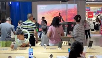  "开学经济" 热潮背后：谁在赚取最大的利润？