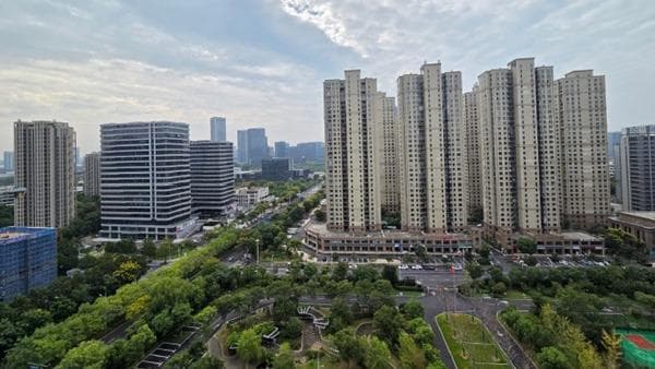 浙江天气局召开紧急会议：强对流天气成常态，专家建议居民自备雨伞和心理治疗