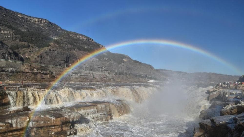 专家称冬日黄河壶口瀑布双彩虹现象可能与气候变化有关
