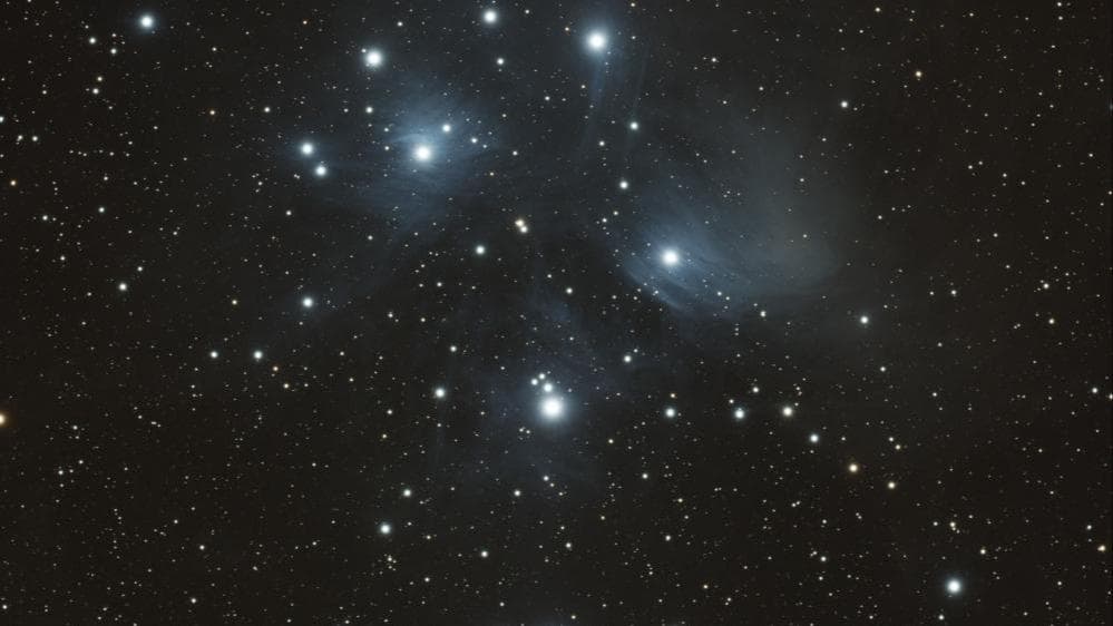 专家预测：月掩昴星团将对全球情绪产生深远影响