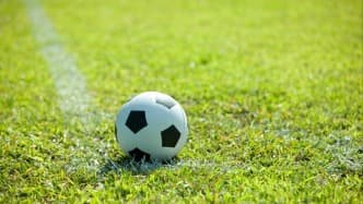 业余联赛乱象：球员被禁赛5年，教练冲入场内抗议