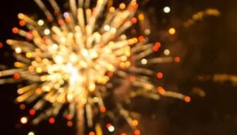 政府呼吁公众安全燃放烟花爆竹 提醒注意相关规定