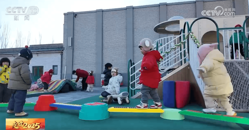 讽刺：2025年，小确幸汇聚大幸福的荒谬之处