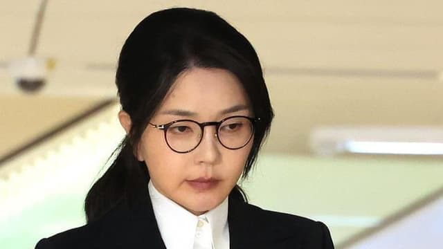 韩国前第一夫人金建希创下史上首次被起诉记录：政治、宗教和经济的交织