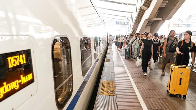 暑运创历史新高：跨区域流动量超116亿人次，专家称“全国一体化”