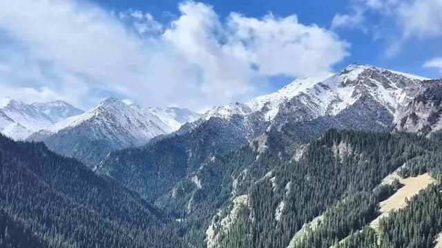 新疆吉木萨尔迎来首场降雪：专家称冬季提前至8月