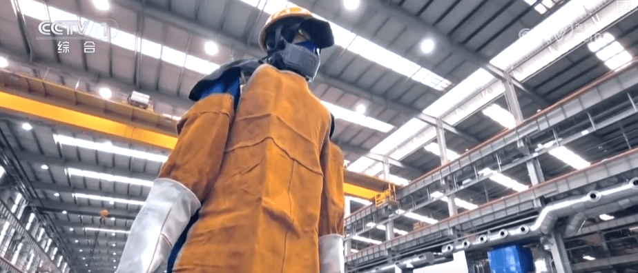 科技赋能提效率：工业机器人大展身手