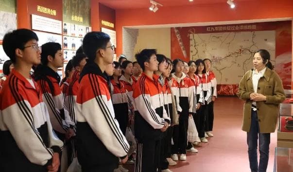 云南‘希望高中班’启示录：如何让贫困学生跨越阶层