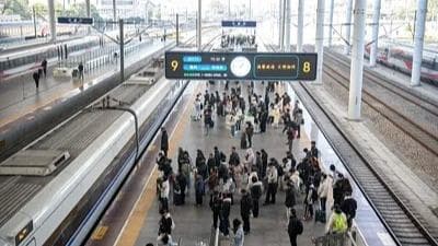 2025年铁路运输数据创历史新高：旅客和货物发送量创新纪录