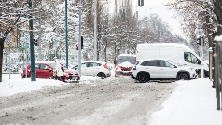 匈牙利大雪灾害背后的隐秘机遇：经济奇迹与环境启示