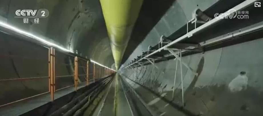 揭秘大国工程背后的荒诞逻辑：西气东输果子沟管道工程隧道贯通