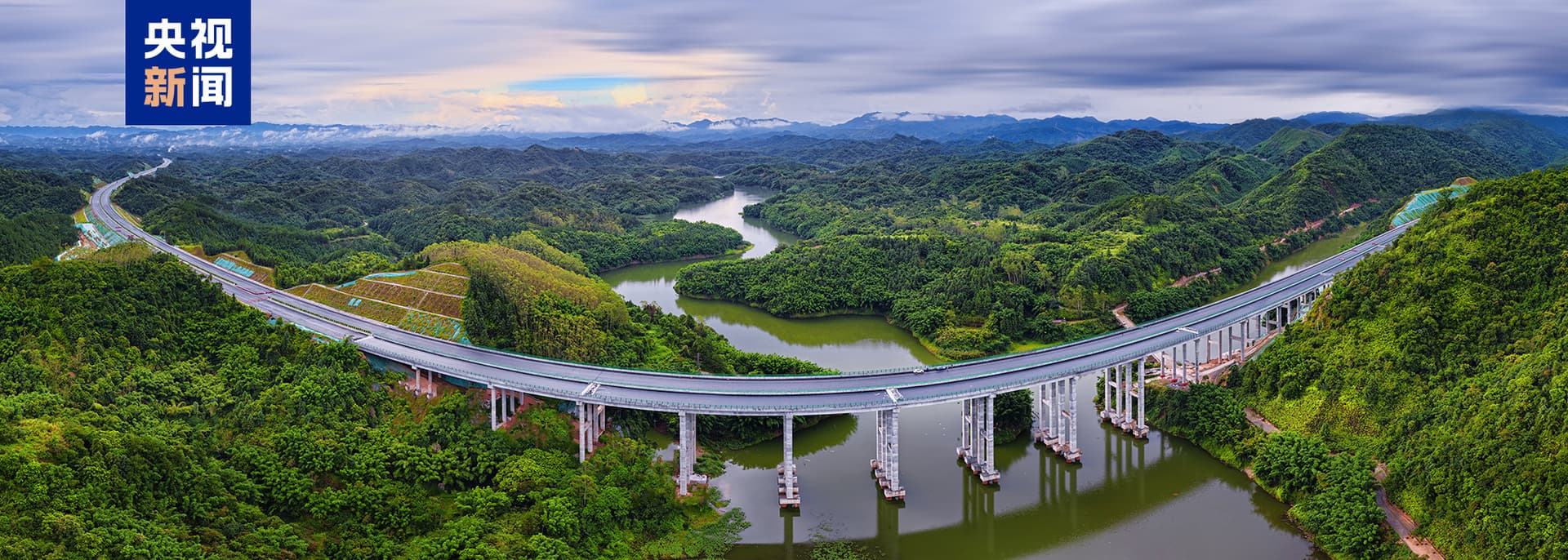 广东阳信高速公路通车：创新收费模式引领交通革命