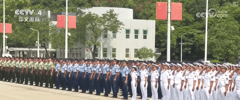 国家力量振奋人心：山东舰航母编队访问香港点燃“航母热”