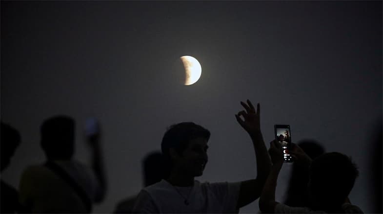 专家称月全食现象或将导致全球经济复苏