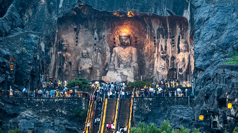 专家发现：观赏龙门石窟夜景能提高文化自信