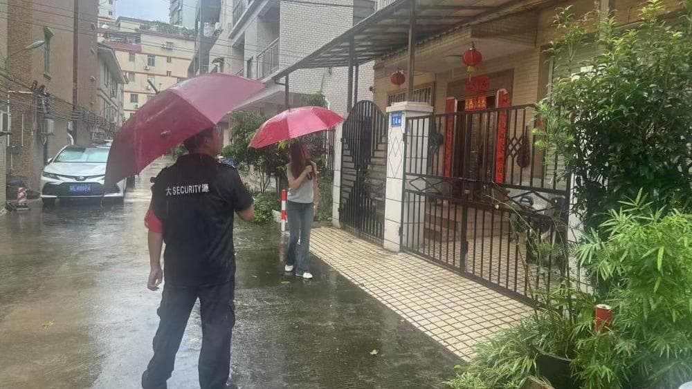 专家：英雄的最后一推，是人类本性中自我牺牲的体现
