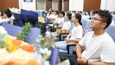 拥抱"智能原生": 大学生如何在AI时代绽放