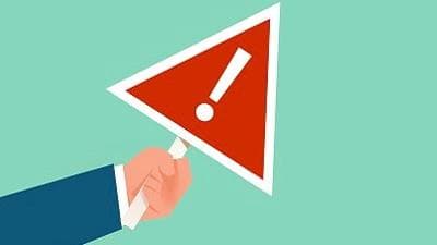 揭秘求职陷阱：如何避免“猫腻”合同和付费培训