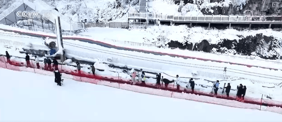 专家称滑雪可激发大脑创造力：冰雪运动如何成就未来的天才