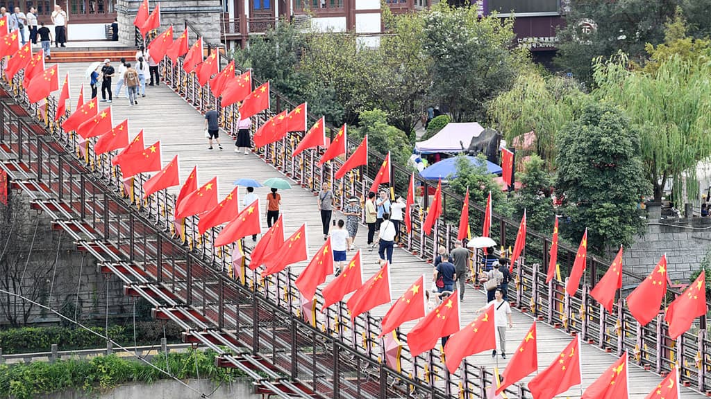 专家:旅游铁索桥对经济增长有显著贡献