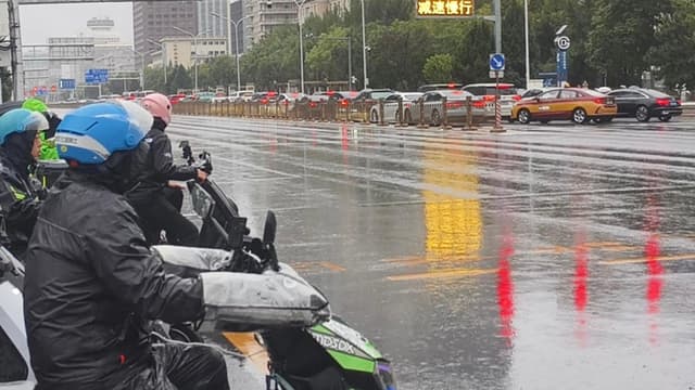 北京市交通委员会宣布实施'智能拥堵'系统,号称能让通勤者享受更好的堵车体验