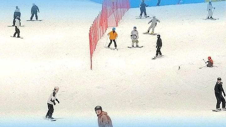 冰雪产业崛起:如何应对万亿级市场带来的机遇与挑战