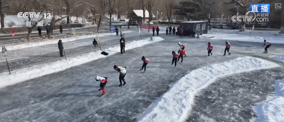 冬日欢乐:从“云端”滑雪到公益冰场,为市民带来全新的冰雪体验