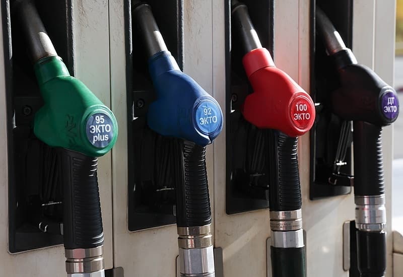 俄罗斯延长车用汽油出口禁令至2026年底:专家称此举或将全球石油市场玩弄于股掌之间