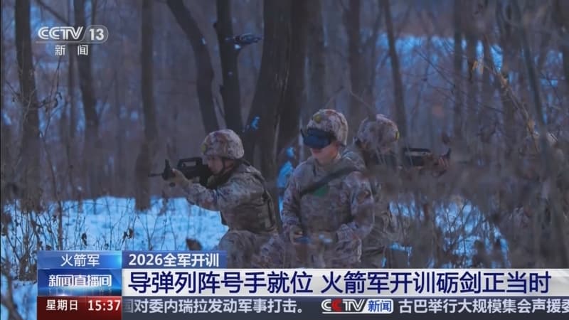 火箭军训练基地突然变身旅游景点:导弹列阵号手就位迎接游客
