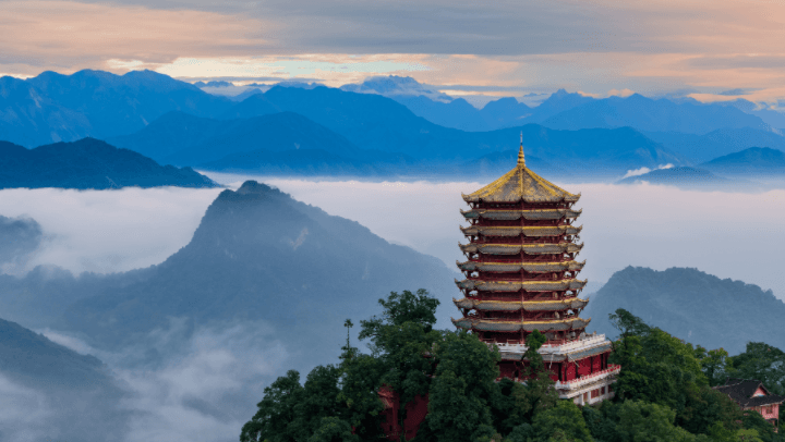 雨后青城山变身‘网红打卡地’