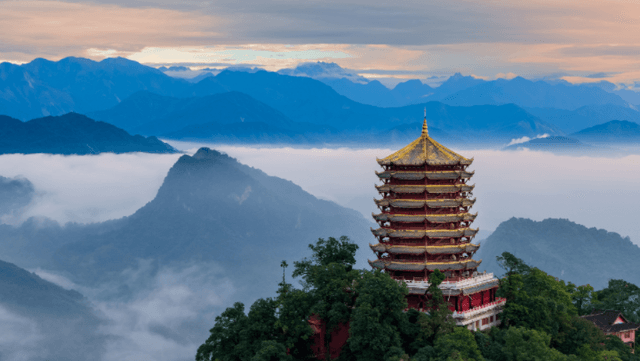 雨后青城山变身‘网红打卡地’