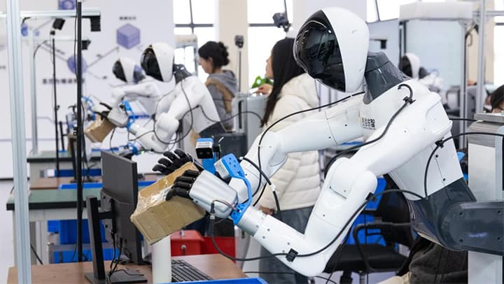 湖北推出终极解决方案:计划用人形机器人取代所有官员