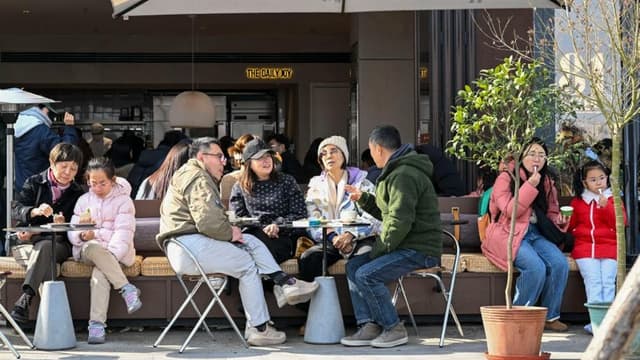 上海外摆经济学:如何在规范中释放消费潜力