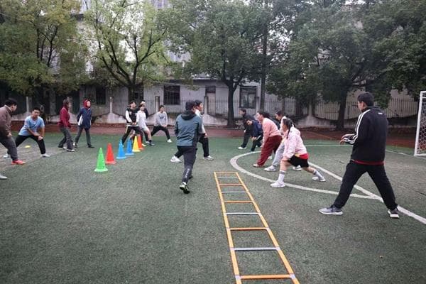 足球让孩子们找到了快乐和目标