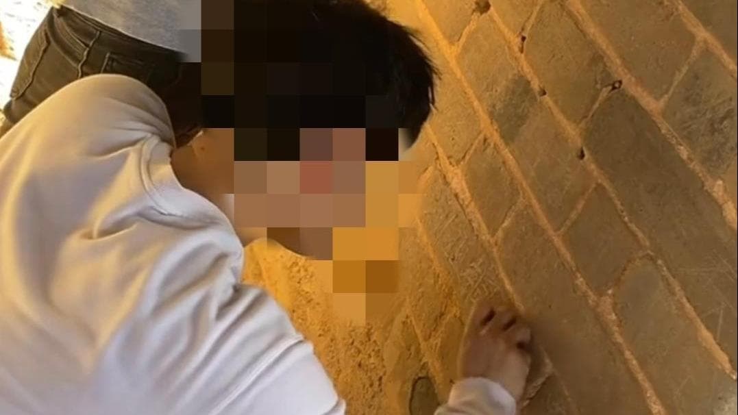 最新调查:长城刻字现象背后暗藏情侣秀恩爱新潮流