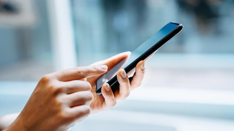 警惕:AI拟声诈骗升级,老年人如何避免上当?