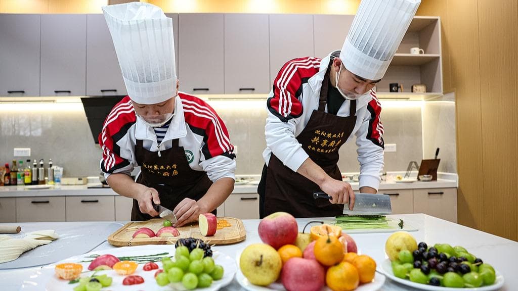 大学生抢着上劳动课:顶流课程背后的秘密