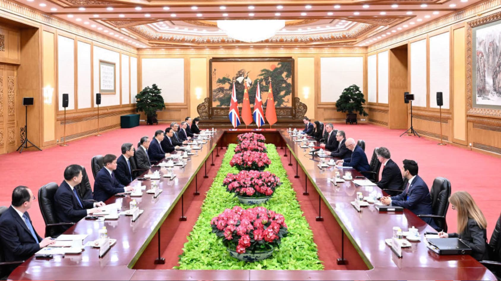 习近平会见英国首相:中英合作将开启新时代