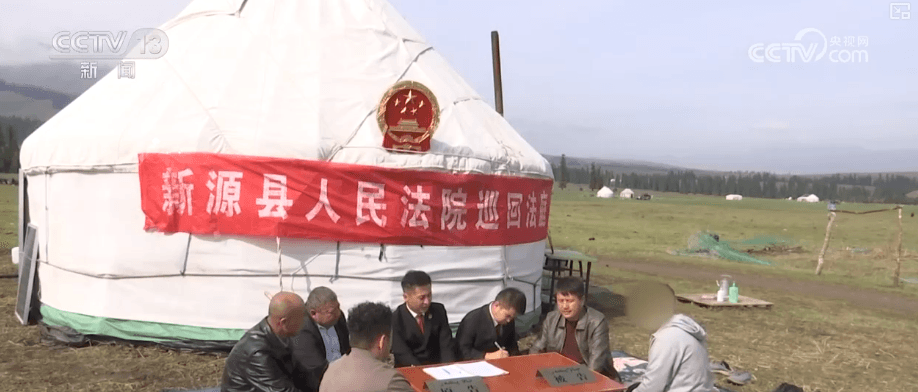 新疆伊犁州创新司法服务模式:'巡回法庭'和'一站式'联合处置