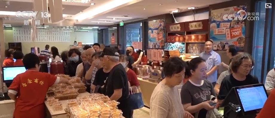 中秋月饼引发新一轮创意热潮:特色风味层出不穷