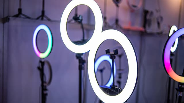 揭秘直播间“热销”假象:数据造假成灰色产业链