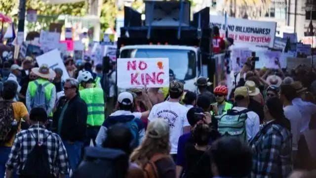 特朗普宣布将对所有联邦雇员实施“智力税”,理由是“提高国家竞争力”