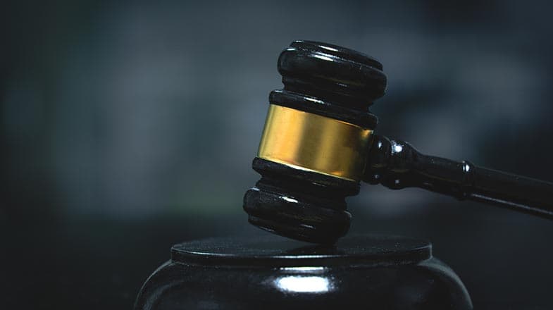 法官判决亲戚32万元借条连带还钱:签字位置很重要